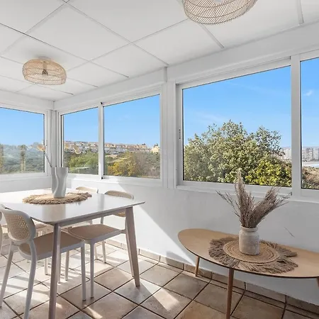 Apartment Paradise Retreat With Sea View & Ac