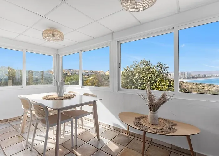 Apartment Paradise Retreat With Sea View & Ac